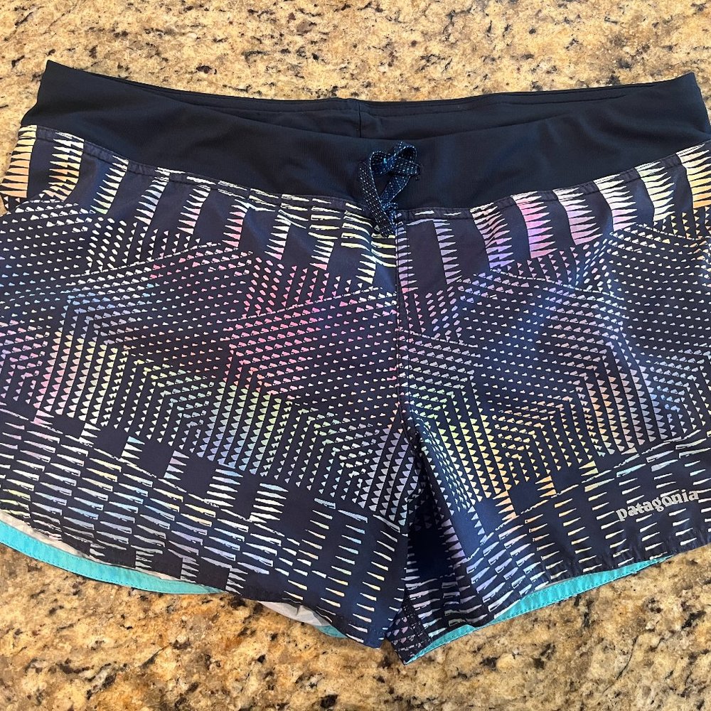 Patagonia womens nine trails shorts - 4" Small